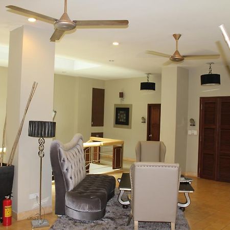 Riverview Cambodia Boutique Hotel プノンペン エクステリア 写真