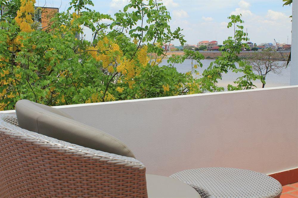 Riverview Cambodia Boutique Hotel プノンペン エクステリア 写真