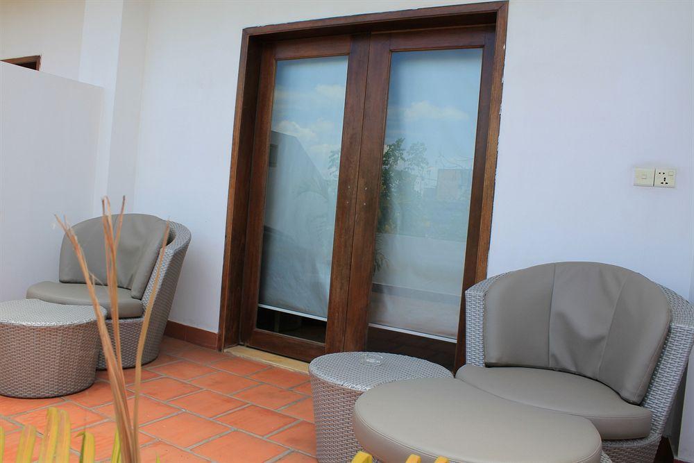 Riverview Cambodia Boutique Hotel プノンペン エクステリア 写真