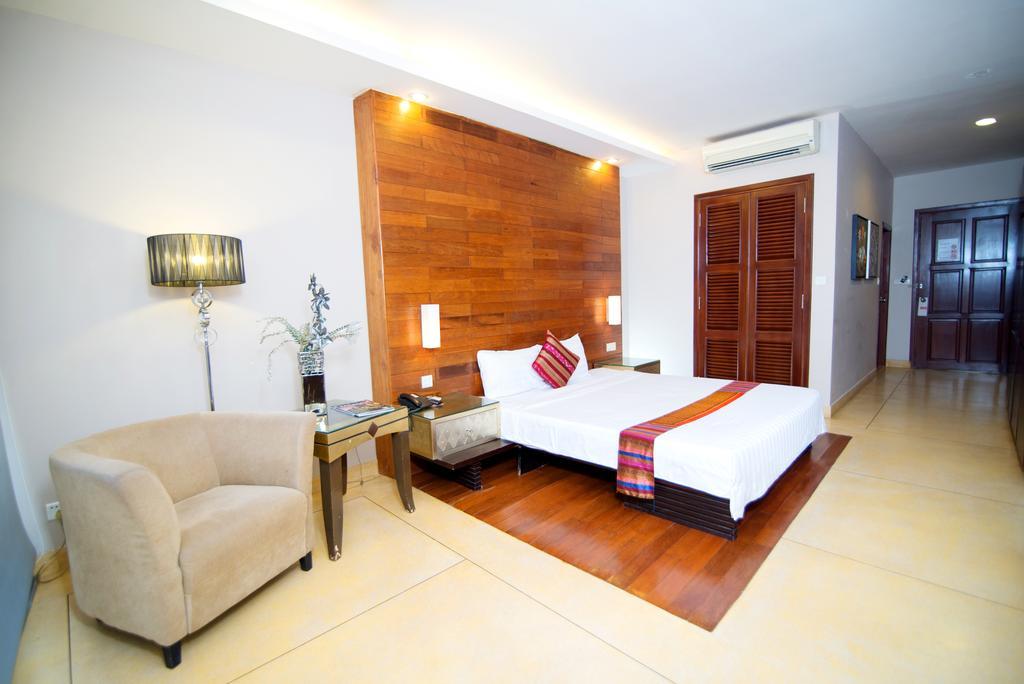 Riverview Cambodia Boutique Hotel プノンペン エクステリア 写真