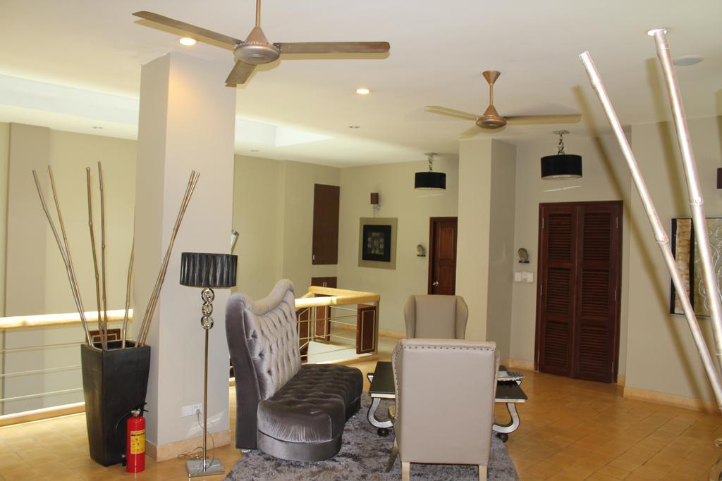 Riverview Cambodia Boutique Hotel プノンペン エクステリア 写真