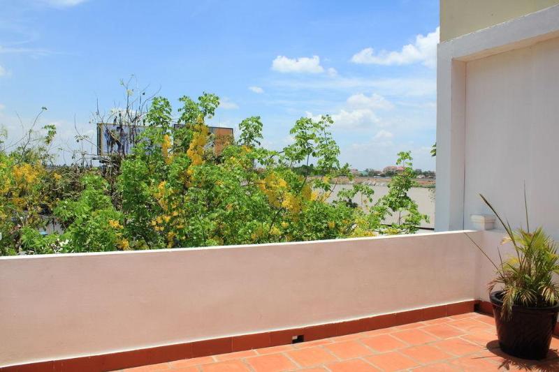 Riverview Cambodia Boutique Hotel プノンペン エクステリア 写真
