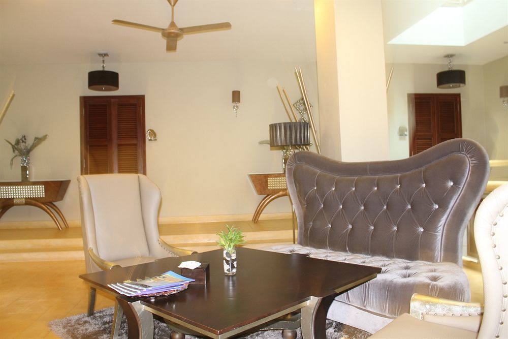 Riverview Cambodia Boutique Hotel プノンペン エクステリア 写真