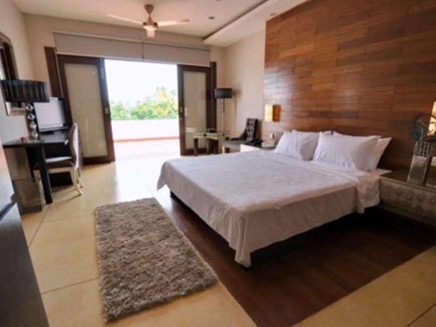 Riverview Cambodia Boutique Hotel プノンペン エクステリア 写真