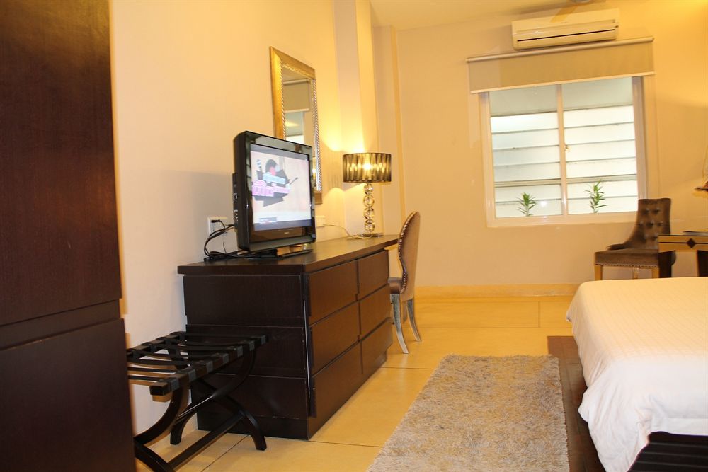 Riverview Cambodia Boutique Hotel プノンペン エクステリア 写真
