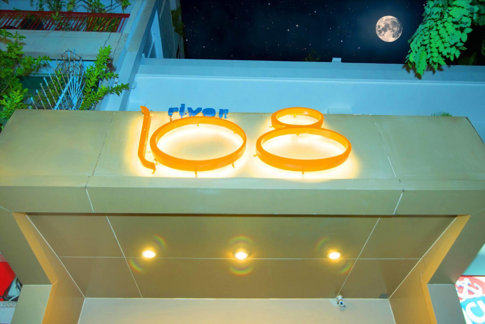 Riverview Cambodia Boutique Hotel プノンペン エクステリア 写真