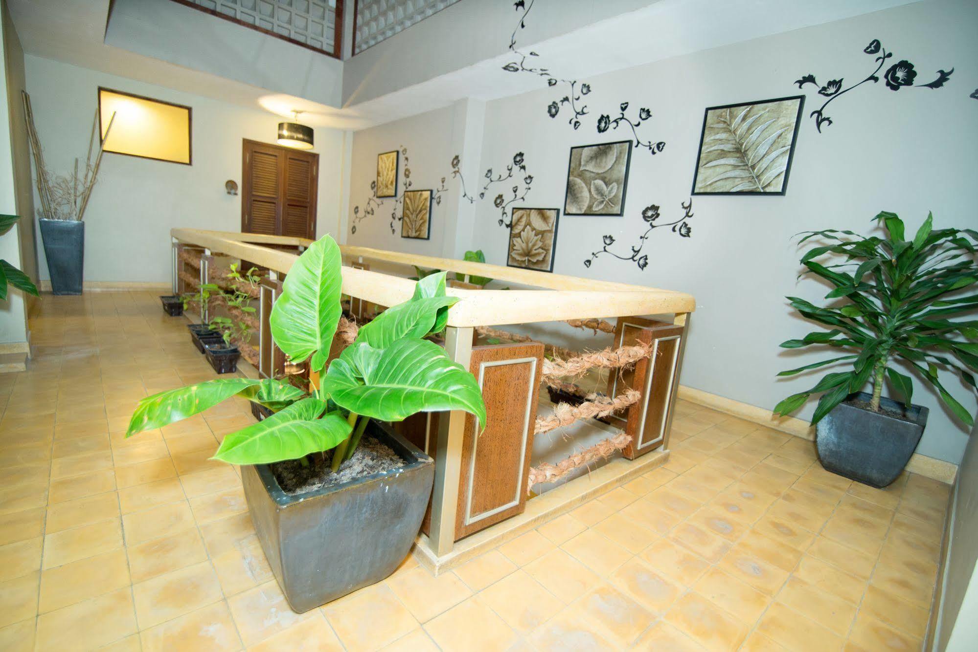 Riverview Cambodia Boutique Hotel プノンペン エクステリア 写真