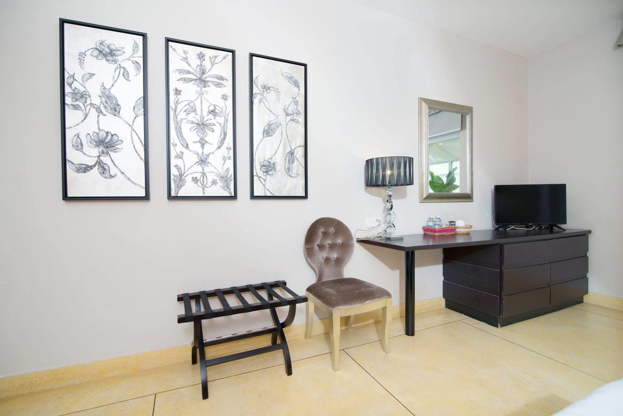 Riverview Cambodia Boutique Hotel プノンペン エクステリア 写真
