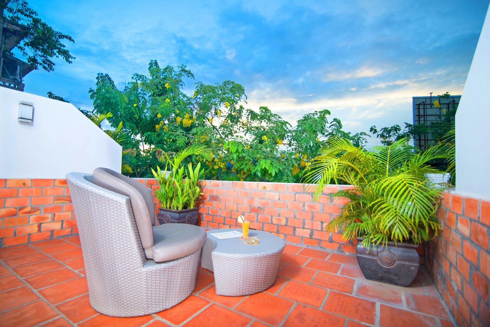 Riverview Cambodia Boutique Hotel プノンペン エクステリア 写真