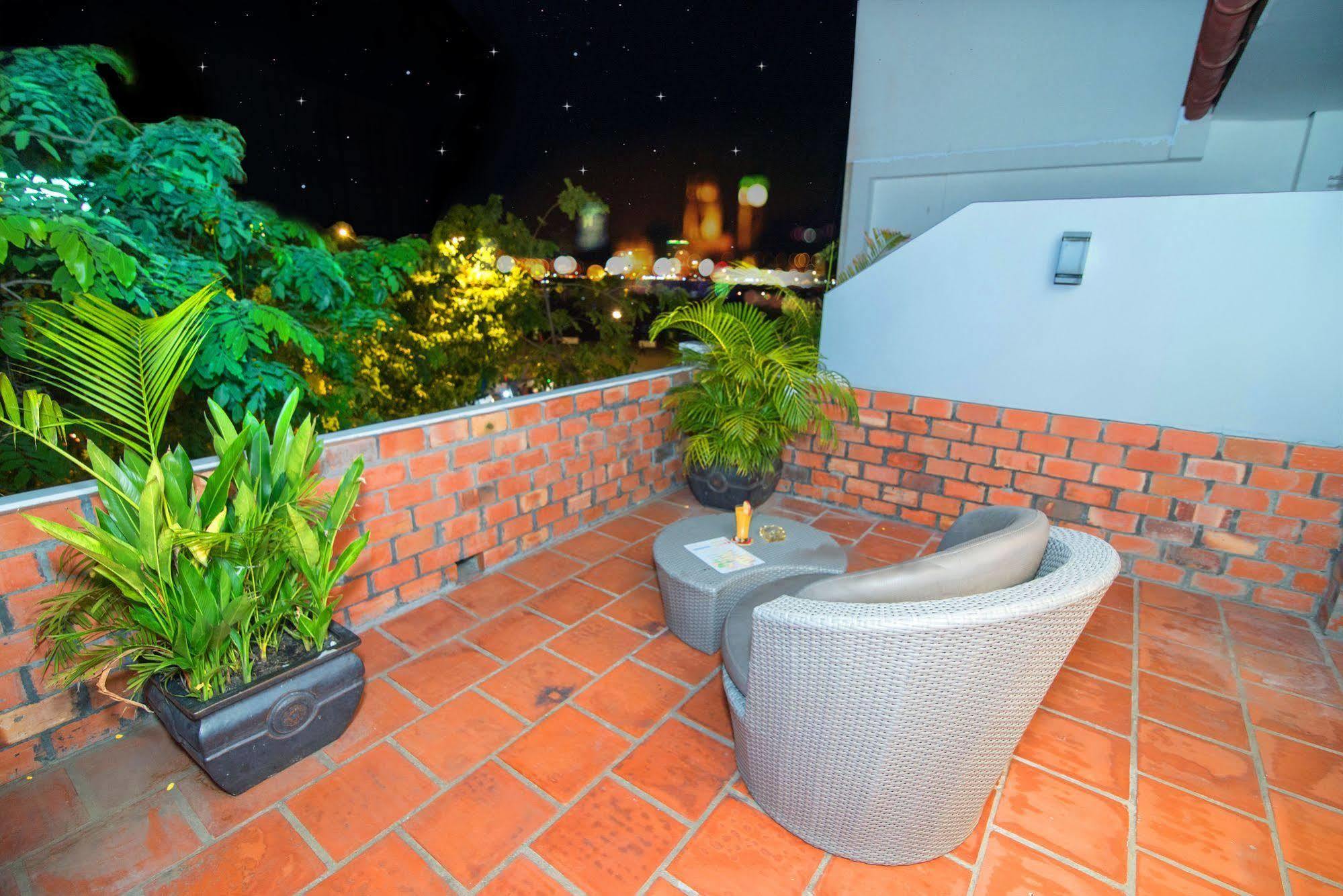 Riverview Cambodia Boutique Hotel プノンペン エクステリア 写真