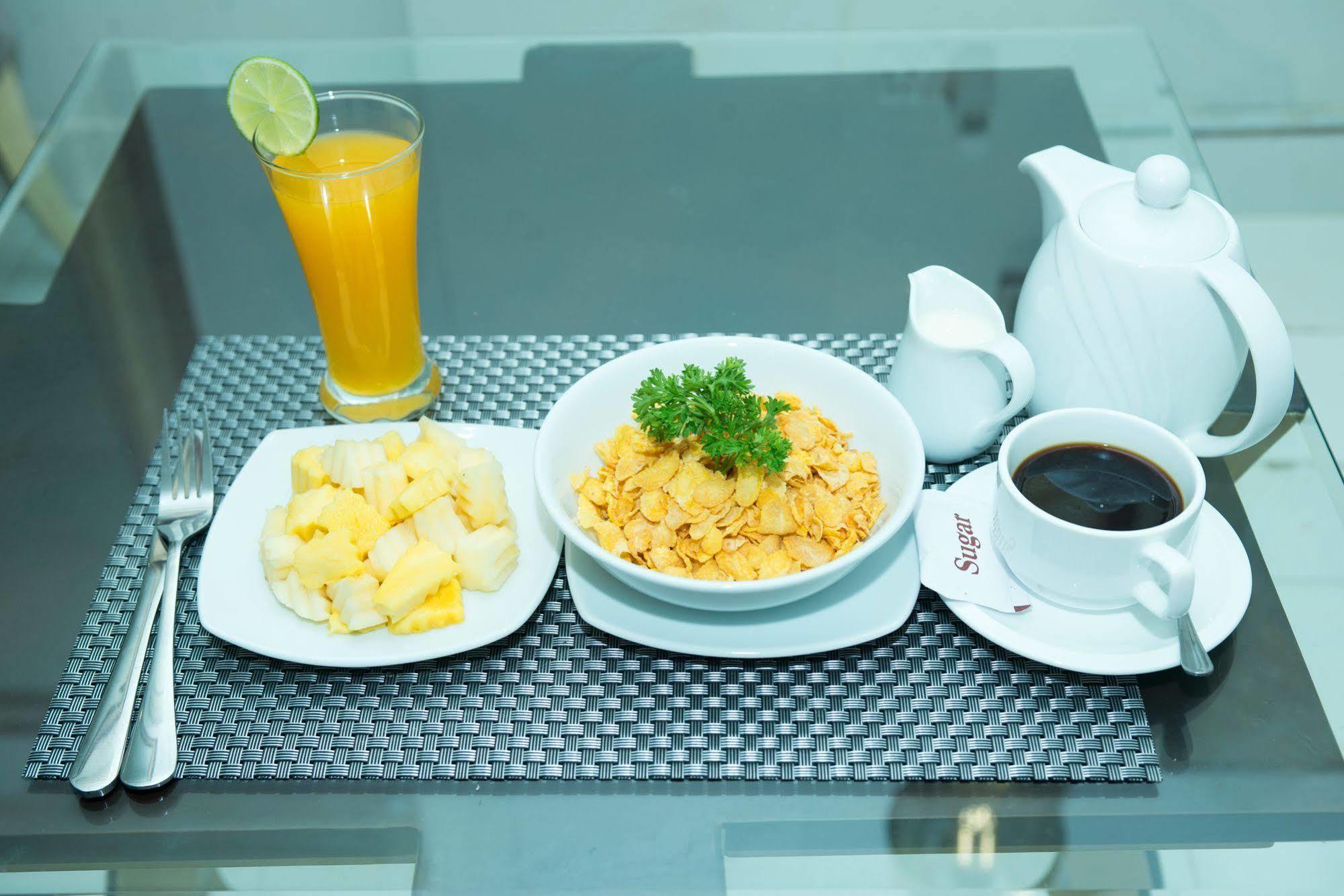 Riverview Cambodia Boutique Hotel プノンペン エクステリア 写真