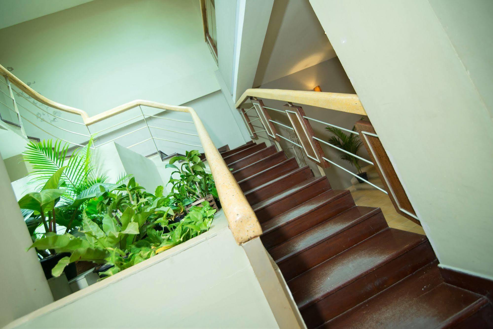 Riverview Cambodia Boutique Hotel プノンペン エクステリア 写真