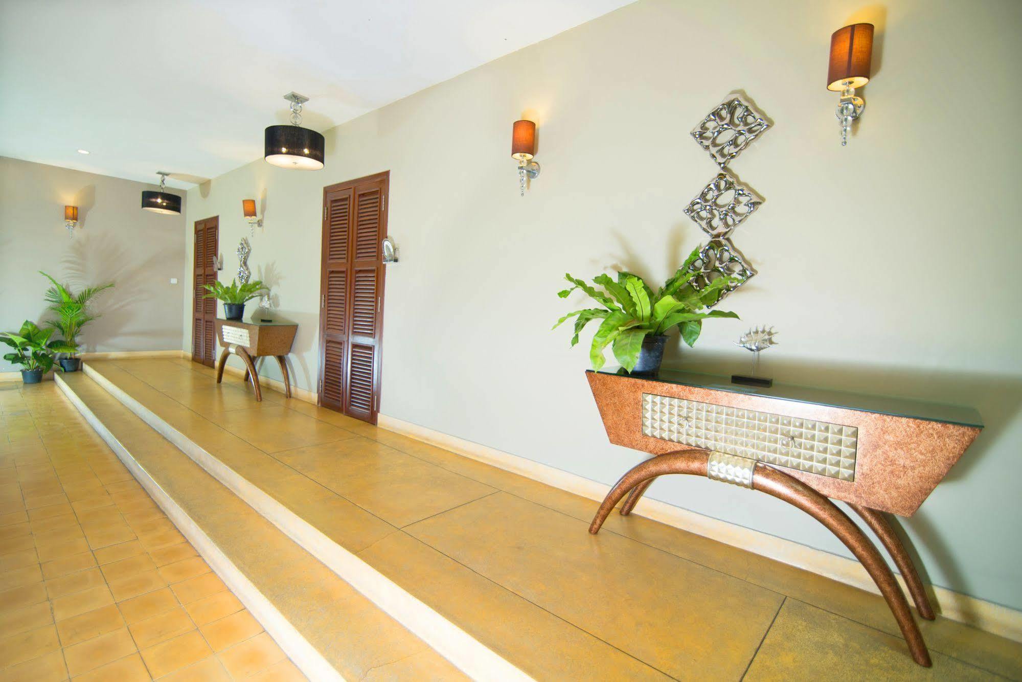 Riverview Cambodia Boutique Hotel プノンペン エクステリア 写真